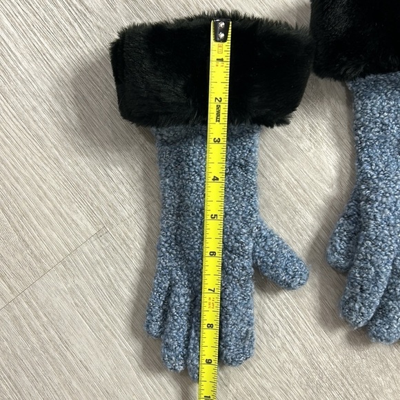 Nordstrom 3 piece wool cashmere blend boucle faux fur scarf hat and gloves - Picture 9 of 13